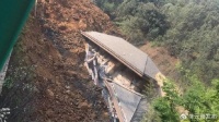 云南野生动物园表演台发生土体下滑 有房屋被埋