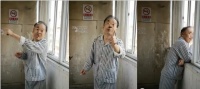 楼道里抽烟耍横,不自律,就得靠他律