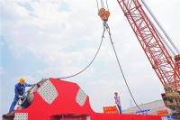 中老铁路跨红河第一座双线特大桥主跨架设正式启动