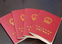 一套房子2个房本,一房主着急上火,另一房主:该告告去
