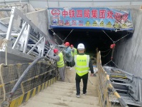 开通又近一步 贵阳地铁2号线一期站点开始装电梯