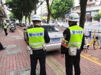 交警部门持续整治中心城区机动车违法停放等交通违法行为