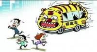 开报废车上路被查,司机:还有审车这项规定?