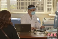 山西支援湖北医生的返岗礼物:来自旅英同胞的感谢牌匾