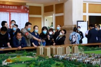 楼市是否真的已回暖?重庆又出现排长队购房!