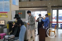 四公里枢纽站全面恢复70条运营线路,假期乘车需扫码测体温