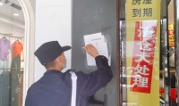 谯城区城市管理局:清理小广告,整治牛皮癣!
