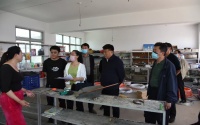 ​鞠世闻督导调研扶贫和村庄环境整治工作