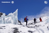 山高人为峰,中国人登顶60周年长虹5G+8K见证珠峰新8K