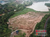 湖面堆积大量淤泥、挖掘机在来回作业!玫瑰湖公园这是什么情况