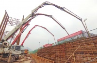 五布河特大桥加快建设 首个整体式大体积承台完成浇筑