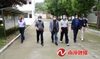 市督导组评估验收南漳初三开学工作