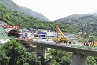 郑万高铁兴山段开始电气化施工