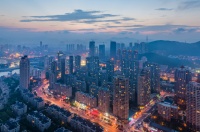 楼市现状:看着房子的价格不停上涨,但还是迟迟不出手