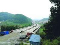 修文县龙扎路林木山大桥预计9月建成