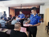 济南天桥城管发放“明白纸”,强化渣土综合整治