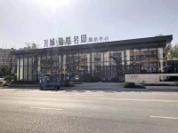 【官】	万城翡翠名邸	周边大型商场环绕,交通也便利