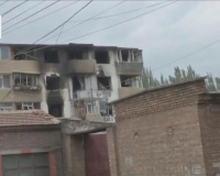 呼和浩特市一小区天然气爆炸致2死3伤 整层外墙被炸掉