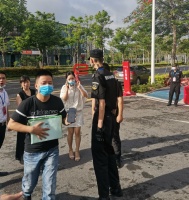 【直击】光明金融街楼盘现场：每人选房时间只有两分钟，幸运儿不少是中介！