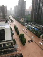 暴雨天!行驶途中切记这些......