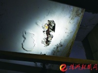 株洲某店楼板漏水 修补了十多年 租户担心:楼塌了咋办?