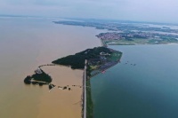 水位高出堤顶1米多,鄱阳湖流域告急!