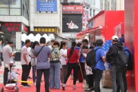 中铁云时代广场耍街市集开街 助力西北新城点亮城市夜经济