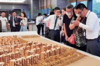 深圳万人抢房，真的是政府给富人送了500万大礼包吗？