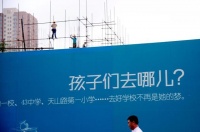 追逐学区房的中产：手握近千万预算，却像在临街乞讨
