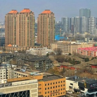 楼市开年“红” 多地紧急调控政策 能否摁住房价？