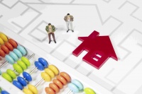 如何解决新市民住房问题？代表委员强调增加供应、租购同权
