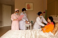 剖腹产坐月子是要多走还是多躺 哪些情况要剖腹产