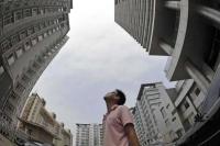 抱团涨价！一夜跳涨326万！又一城市出手了，深夜发布八条楼市新政，能刹住上涨房价吗?