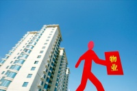 明年起，物业将全面取消？央媒正面回应，已有小区业主在“行动”