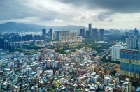 GDP十强城市人口与住房矛盾待解：居住用地面积占比均低于35%，“人地挂钩”仍需深化