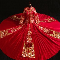 中式婚礼穿的衣服叫什么 中式婚礼凤冠霞帔大概多少钱