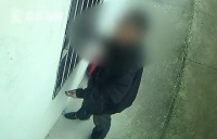 上海老伯88平的房子只卖38万，谁料买家是中介转手竟卖83万，老伯越想越气上门砸屋泄愤……