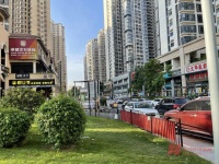 “深漂”图便宜买法拍房，5个月无法入住，房价已跌46万，现住户：“给30万就搬”