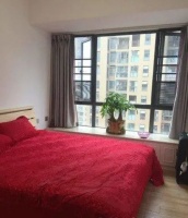 新房装修，将阳台改成卧室，老公和儿子天天抢着住阳台！