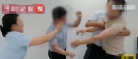 一家三口17楼被困电梯，物业拿救援当儿戏被业主扇脸暴揍！到底怎么回事？