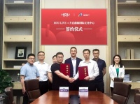 官宣！方直前海国际文化中心与深圳HOU LIVE举行入驻签约仪式