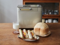 一键操作解放双手，用东菱全自动面包机轻松做出松软面包