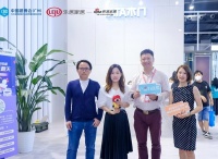 潮这儿看｜新浪主编团走进中国建博会（广州）共探TATA木门