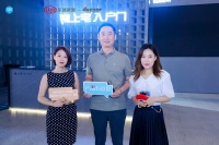 潮这儿看｜新浪主编团走进中国建博会（广州）潮探锦上宅入户门