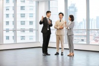 房租补涨，年轻人开始在酒店安家