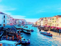 万科郁亮重申“短期触底”判断，房地产市场走出低谷了吗？