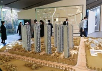 看房送大米、凭教师证优惠1万……中秋小长假，开发商为卖房拼了！