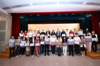 载誉前行｜金舵瓷砖荣获2023佛山陶瓷百家 “放心消费承诺品牌”称号！