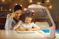 六一”国际儿童节│呵护眼睛就送孩子爱德华医生护眼灯