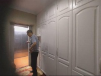 “房门被邻居封堵”事件最新进展：房子被开发商买回，钱款已到位